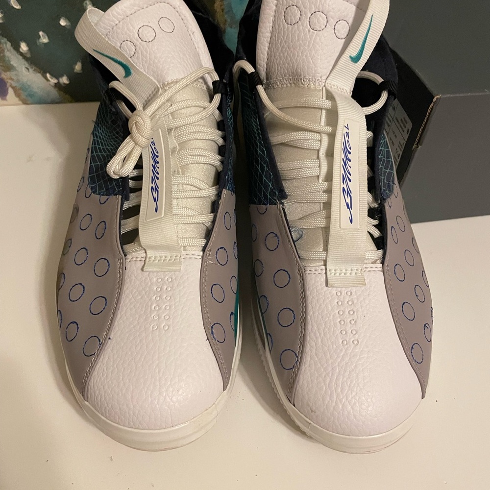 Nike D/MS/X Men SIZE 11 white and turquoise